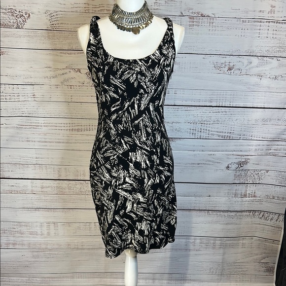 Ann Taylor Petit Black and White Patterned Jersey Knit Dress - Picture 1 of 5